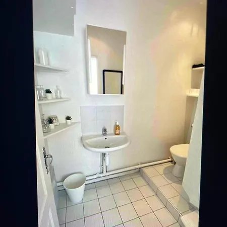 Cute One Bedroom In Le Marais Apartmán