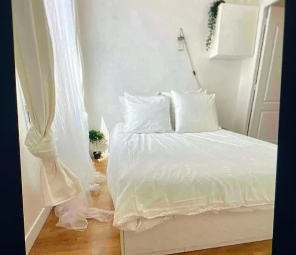 Апартаменты Cute One Bedroom In Le Marais *